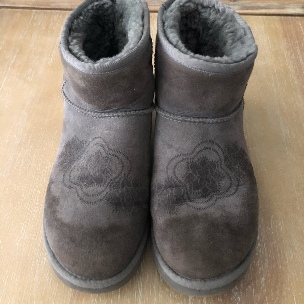 UGG Paisley Mini